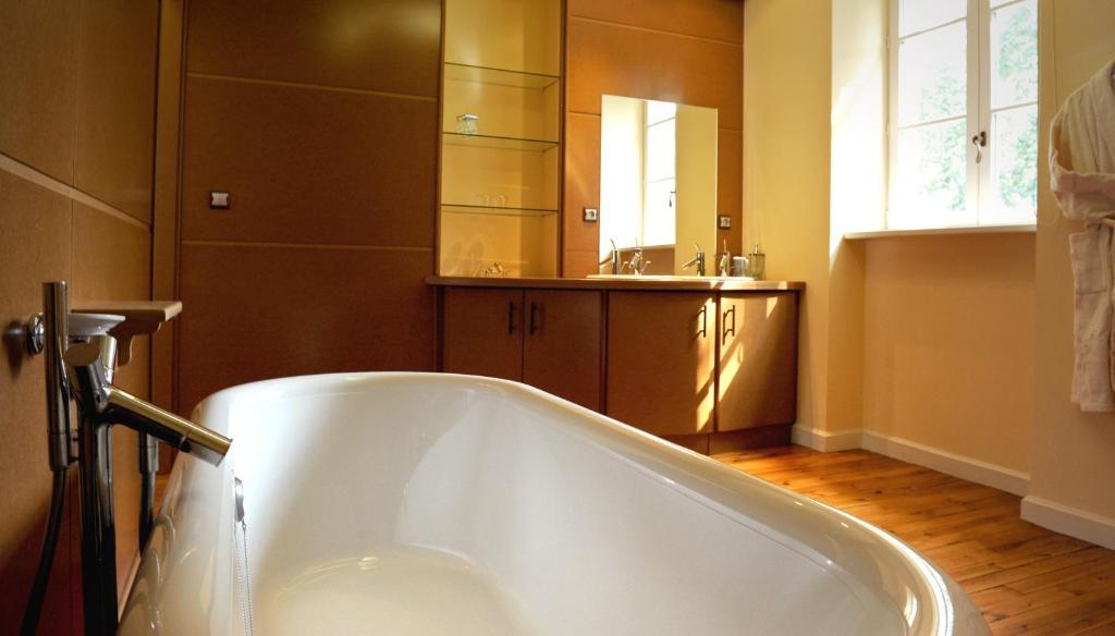 Logis De Nantas Bed & Breakfast Saint-Jean-Bonnefonds Room photo