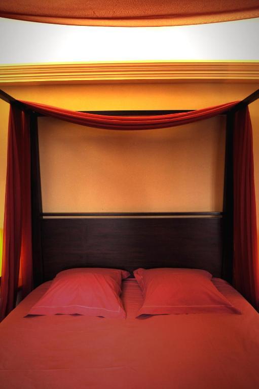 Logis De Nantas Bed & Breakfast Saint-Jean-Bonnefonds Room photo